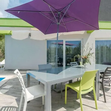 Nika 900m Villa Medulin