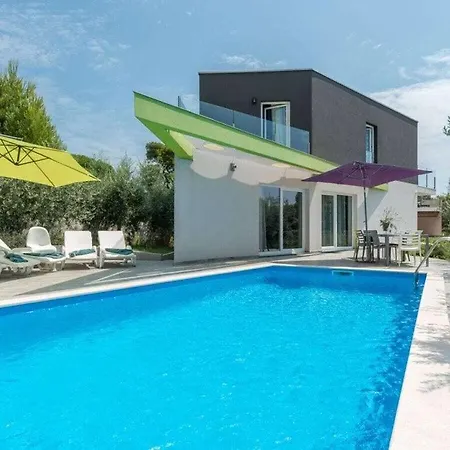 Nika 900m Villa