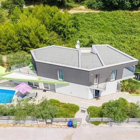 Nika 900m Villa Medulin