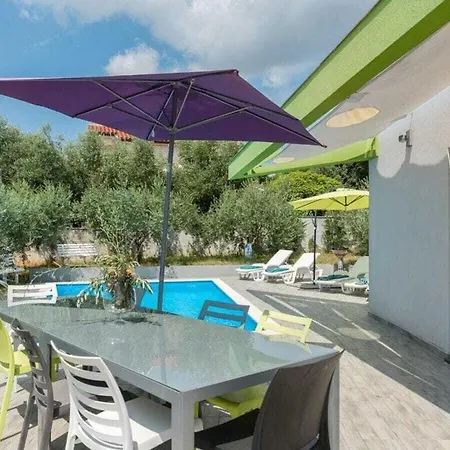 Nika 900m Villa *