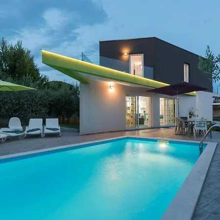 Nika 900m Villa *